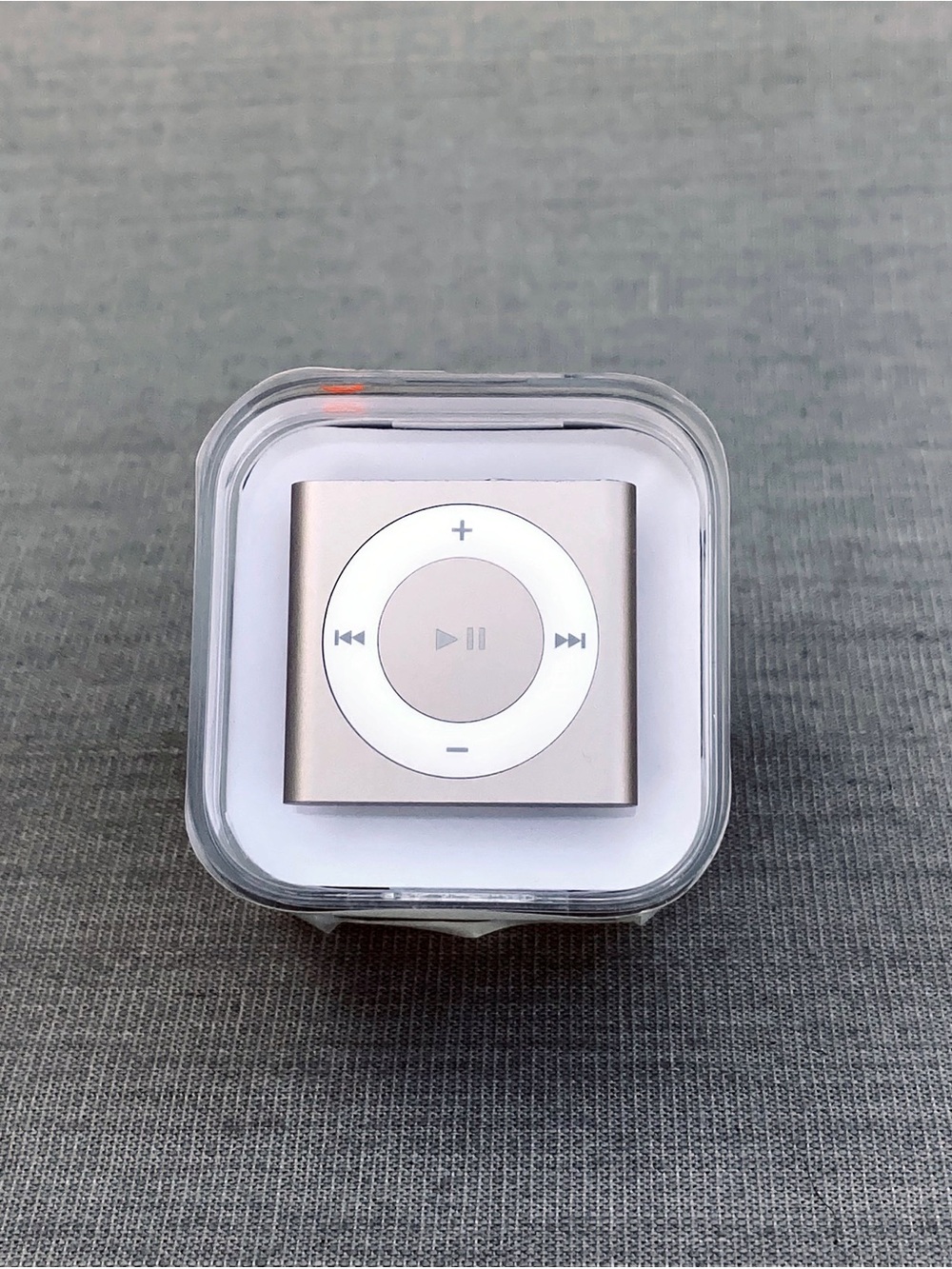 Apple iPod Shuffle 2GB 4th Generation Silver